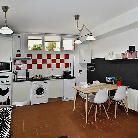 Apto. En Vivienda- 1 Linea De Costa- Parking-wifi. Apartamento
